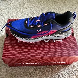 NIB Under Armor Hovr Infinite Summit 2 Size 7 Womens